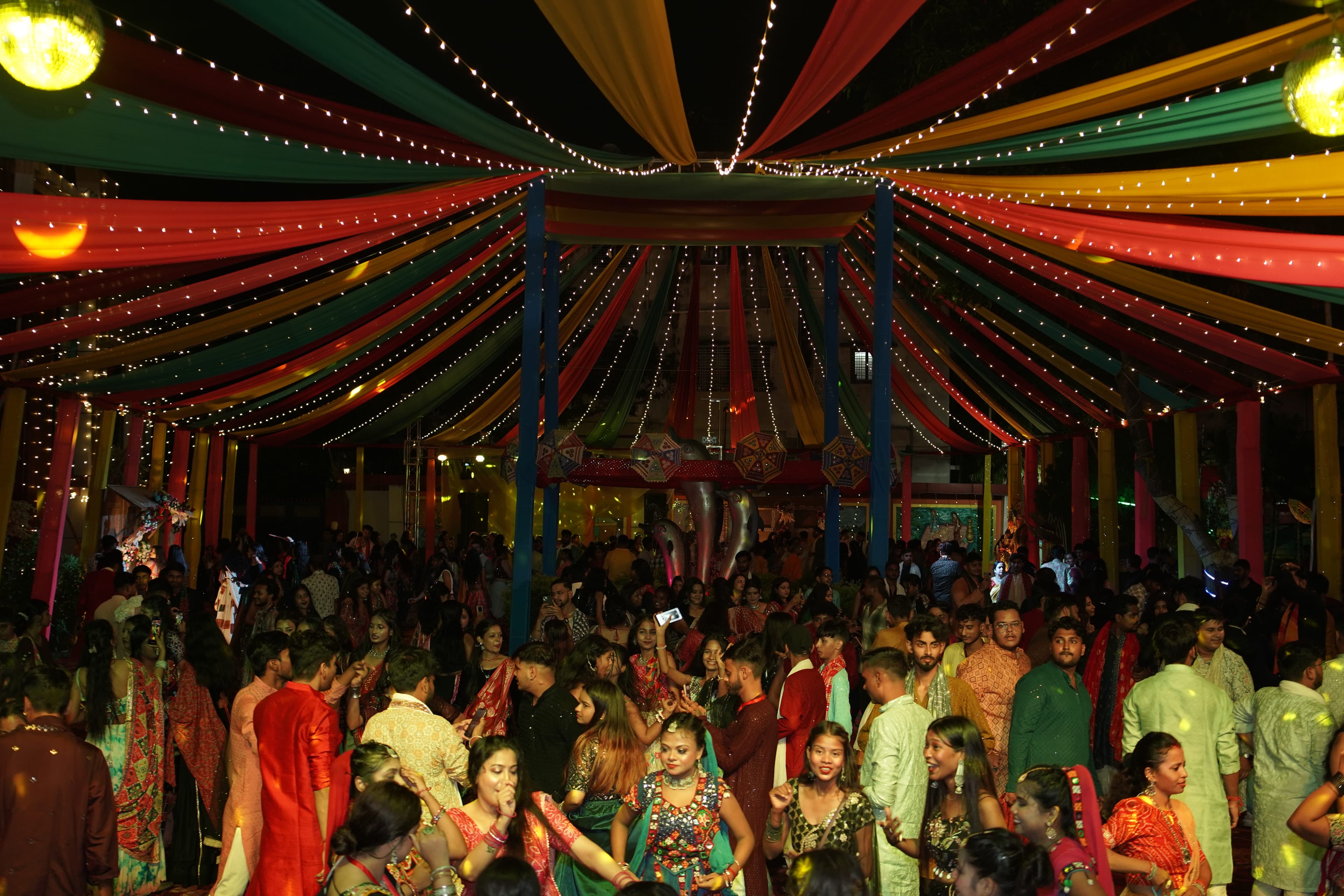 Crowd — Rangratri 2025